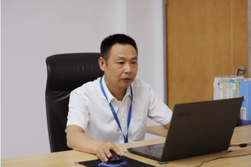 �̰���·ҫ����ح�貨�����ֳ��Զ����ֺ�ɫ��ŵ