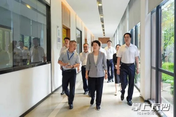 ����ʡί��ί����ɳ��ί������Ӣ���к��˹��ʴ���