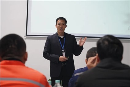 ���˹��ʴ������ǽ�ʦح�����壺����ʿ���������������� ���ƺ��˹��ʴ���׷�εĽŲ�