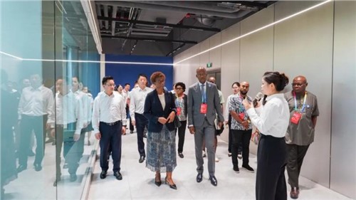 ͬı�з��·�չح���Ľ��зǾ�óչ������ޱ��������ŵ�����˹��ʴ���